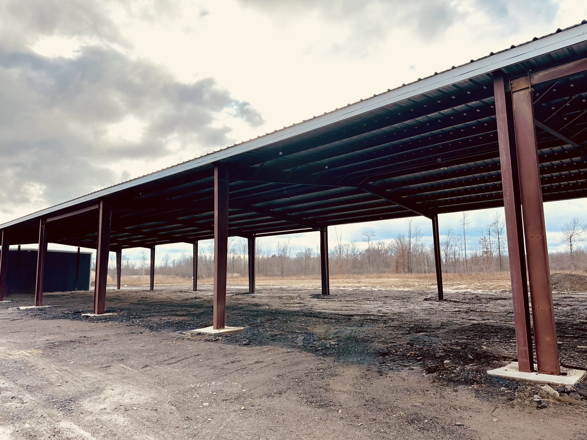 Outdoor covered parking in Diamond, OH